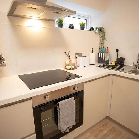 Treetop View Cosy Getaway In Eastbourne, Free Parking, Short And Long Stays, Room photo