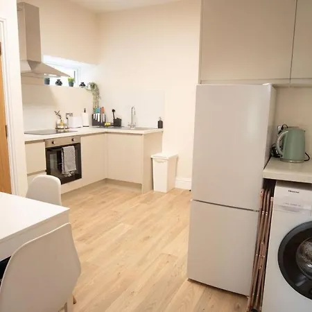 Treetop View Cosy Getaway In Eastbourne, Free Parking, Short And Long Stays, Room photo