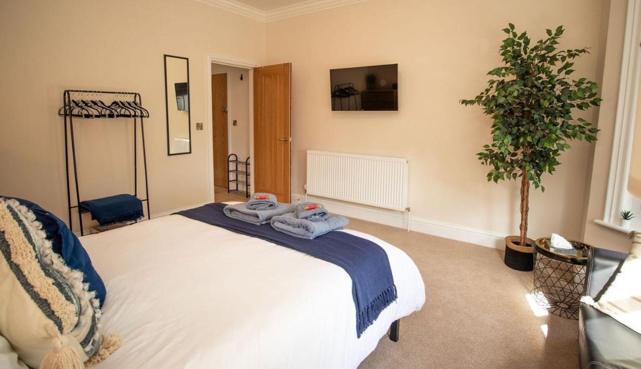Apartment Treetop View Cosy Getaway In Eastbourne, Free Parking, Short And Long Stays, Eastbourne