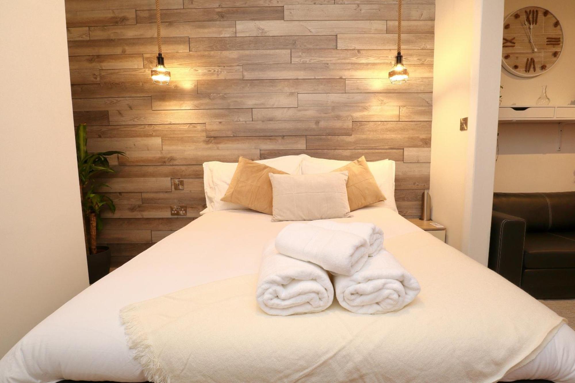 Apartment Treetop View Cosy Getaway In Eastbourne, Free Parking, Short And Long Stays,