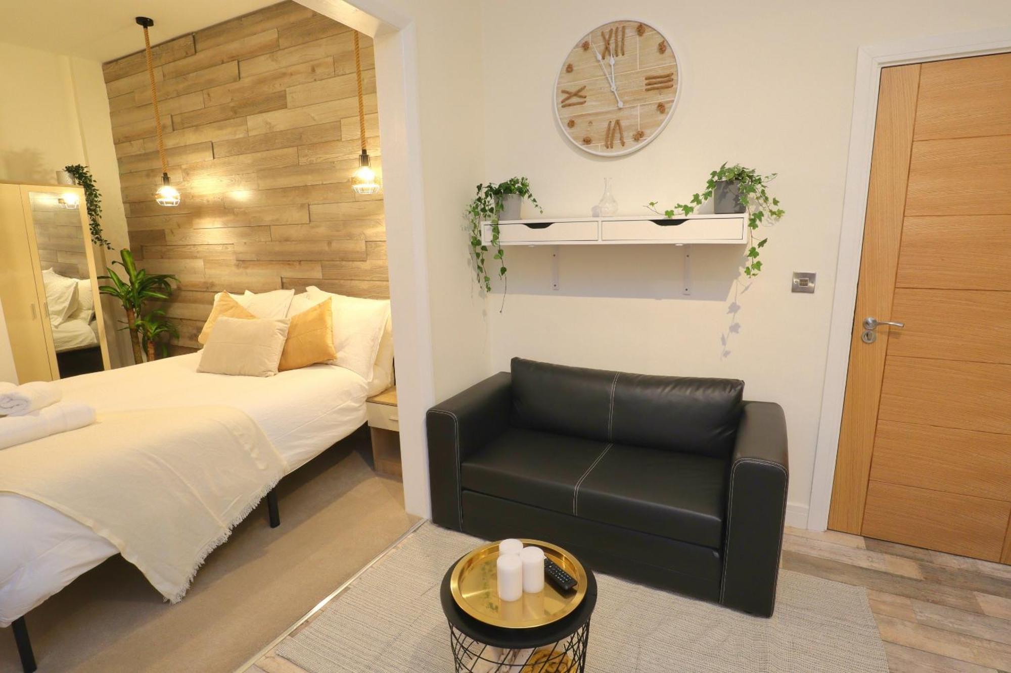 Apartment Treetop View Cosy Getaway In Eastbourne, Free Parking, Short And Long Stays, *