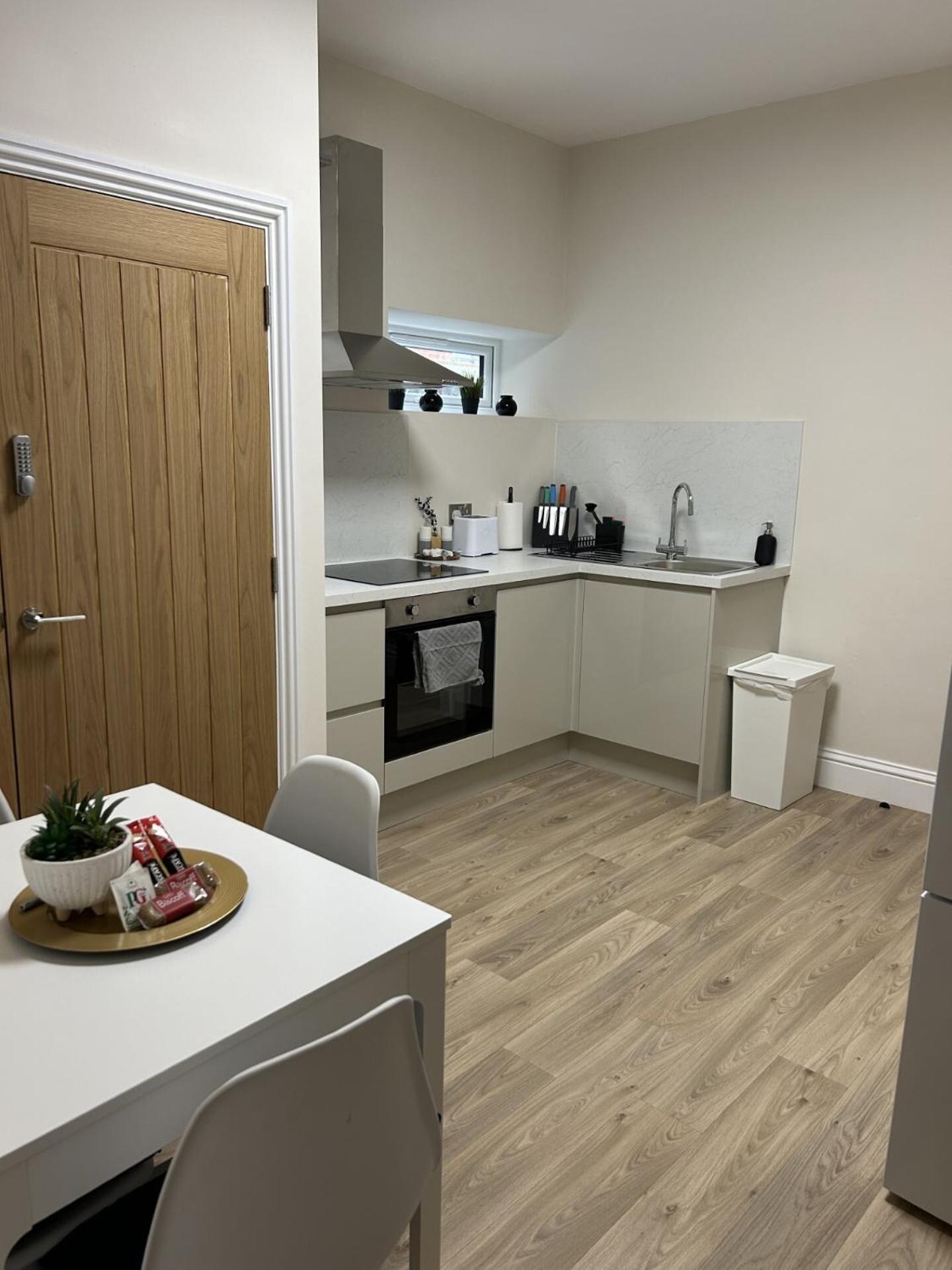 Treetop View Cosy Getaway In Eastbourne, Free Parking, Short And Long Stays, Appartamento *